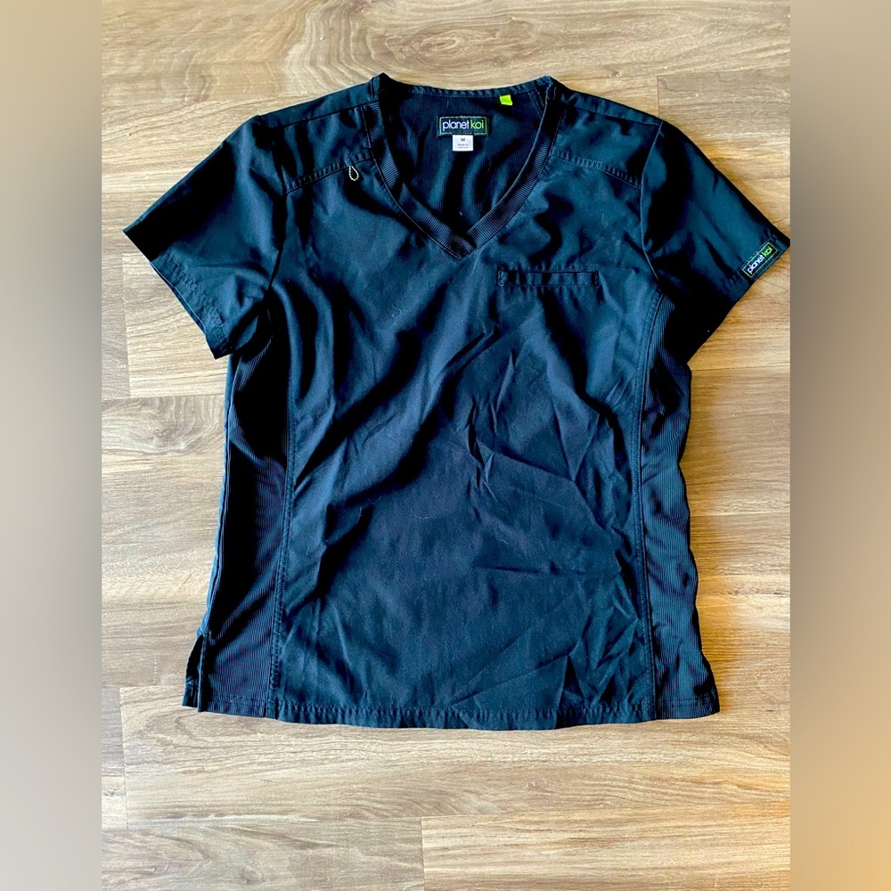 Planet Koi Size M Scrub Top